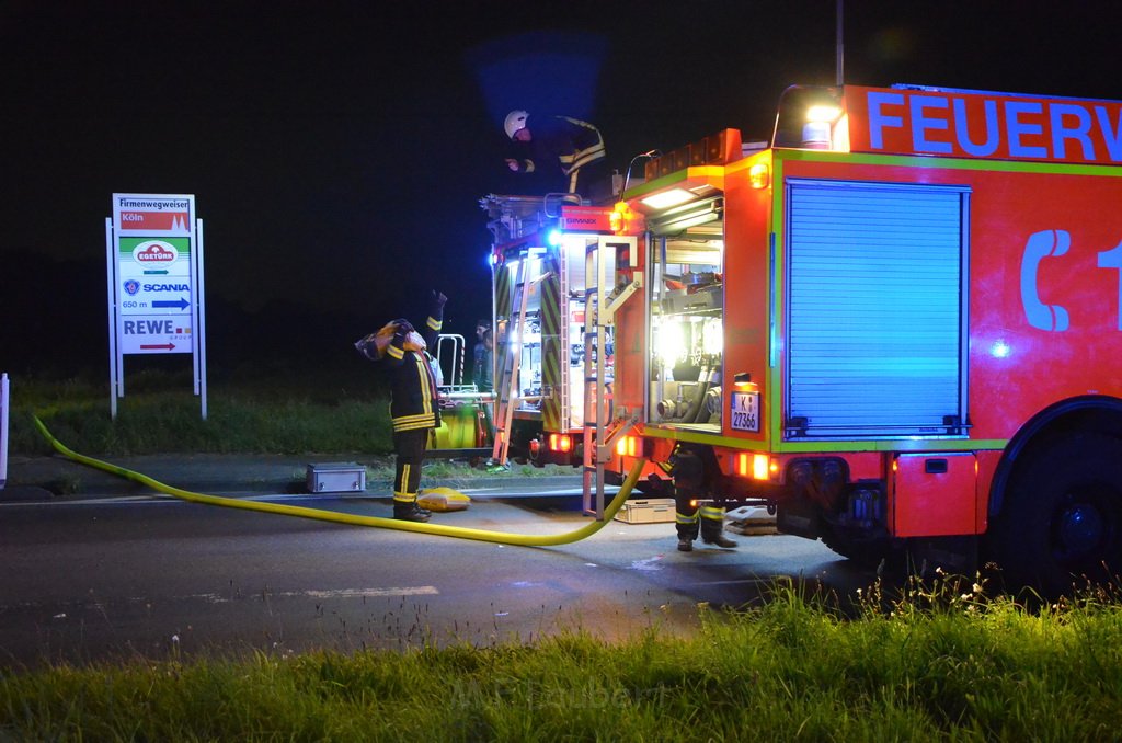 VU LKW umgestuerzt Feldkassel Industriestr Robert Boschstr P005.JPG